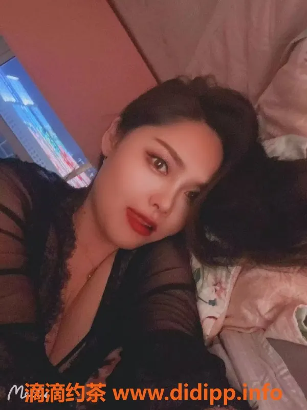 武汉楼凤-徐冬冬27岁168cm正宗莞式服务，105斤气质女