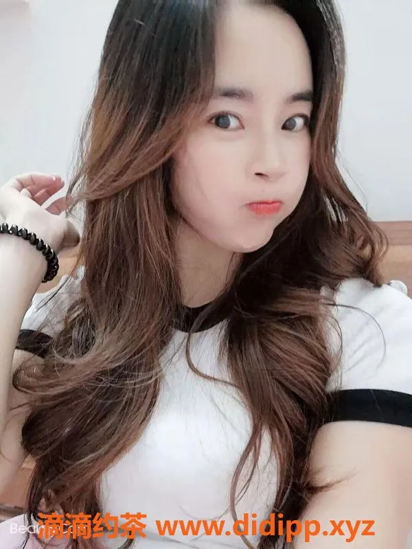 深圳楼凤资源信息,深圳龙华28岁珊珊，165cm，38D，300元快餐