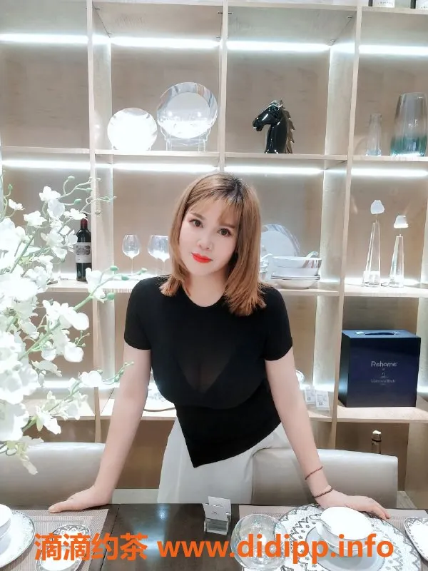 广州楼凤-海珠区31岁美女叶子，胸围36F，诱惑服务多样！