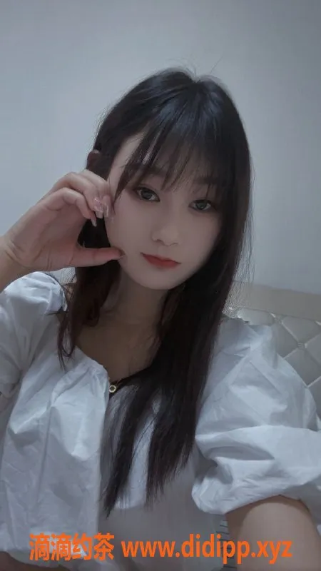 北京楼凤-23岁重庆妹子语舒，172cm 43kg，大长腿激情陪浴