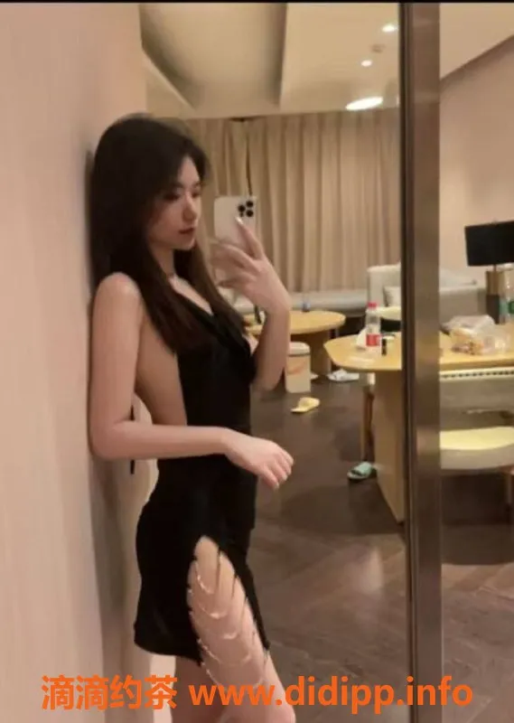 北京楼凤-回龙观双飞优惠，制服诱惑与裸漫游等你来体验！