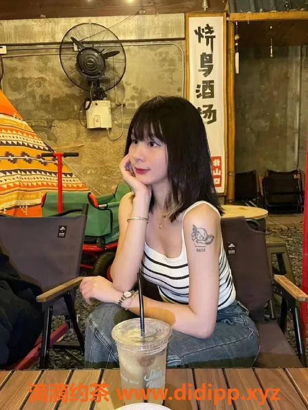 武汉楼凤-张雨琪 24岁 160cm B罩杯 精品服务1990元包夜