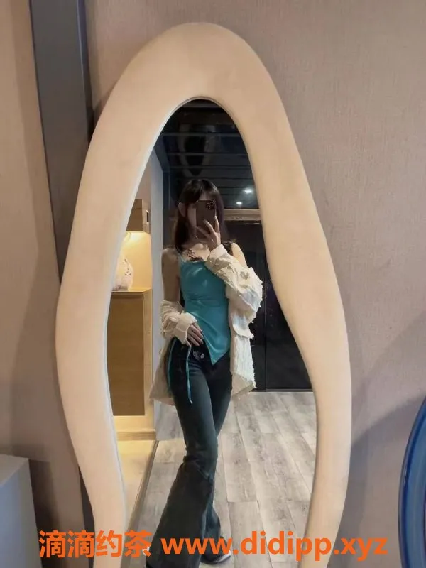 武汉楼凤-张雨琪 24岁 160cm B罩杯 精品服务1990元包夜