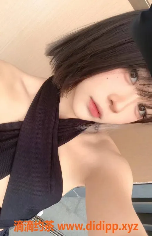 广州上门服务-白云区新人佳佳，超白肤色165cm，18岁上门服务