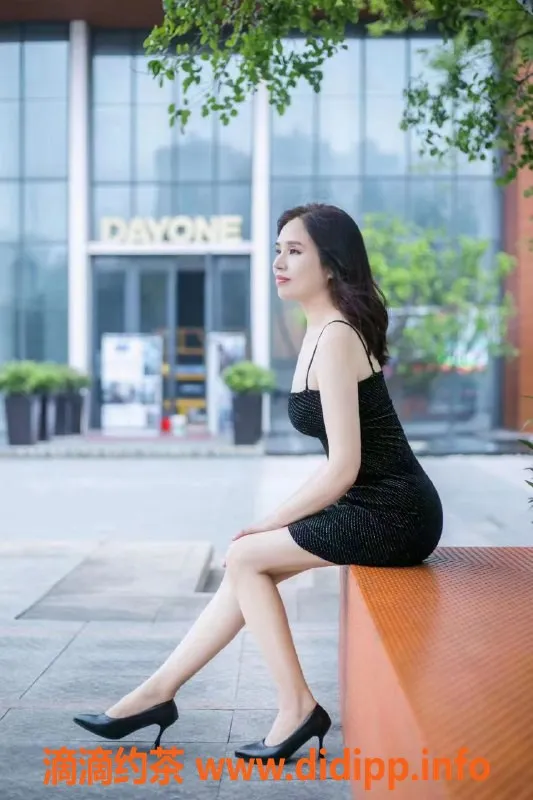 广州楼凤-白云区服务型少妇糖心草，尽享甜蜜时光