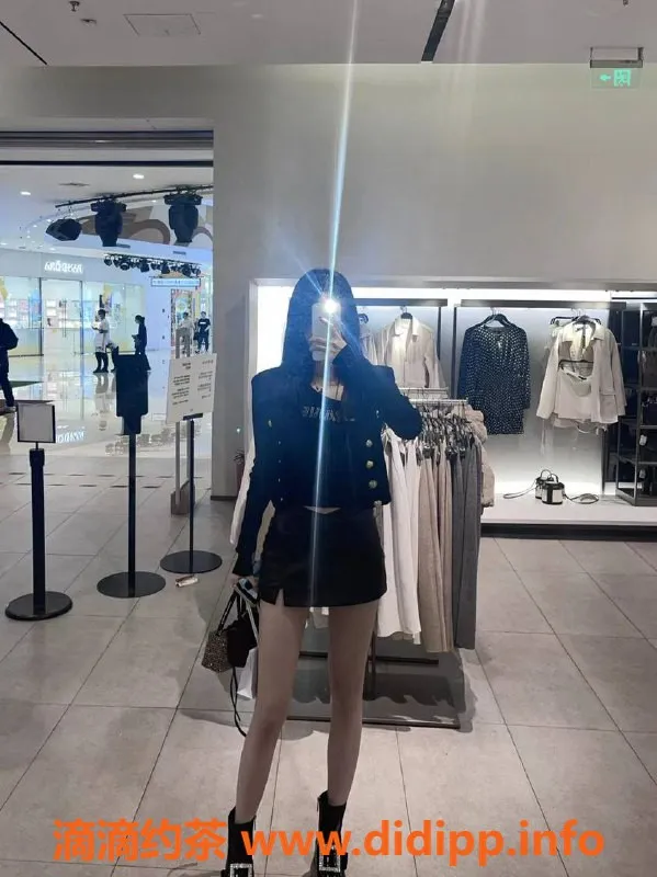 深圳楼凤资源信息,深圳龙华22岁美眉，身高165，46kg，服务热情