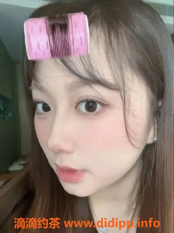 成都楼凤-武侯区小雪：嫩妹大胸，超值服务！