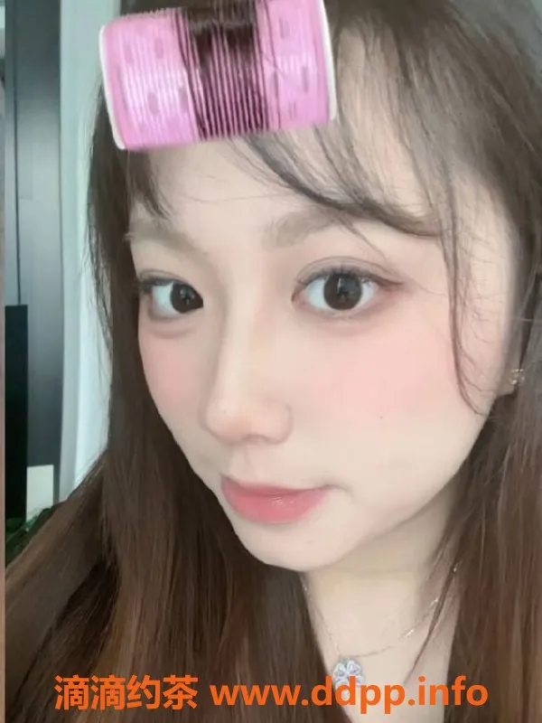 成都楼凤-武侯区小雪：嫩妹大胸，超值服务！