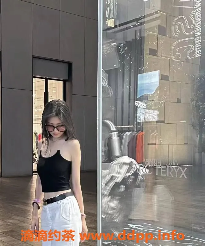 深圳楼凤-龙岗坂田御姐怡妹子，900p起，超棒体验！