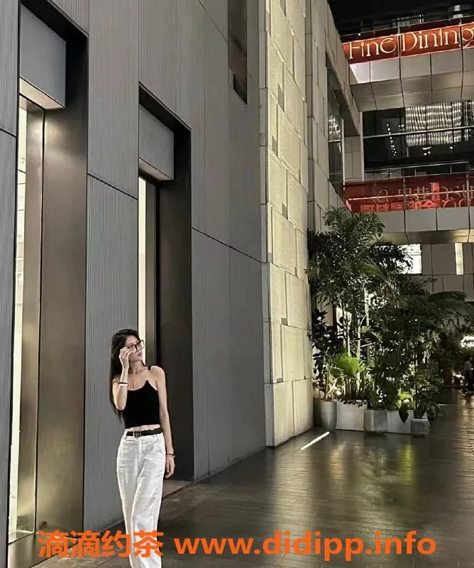 深圳楼凤-龙岗坂田御姐怡妹子，900p起，超棒体验！