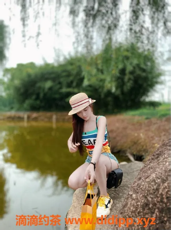 杭州楼凤-川妹儿子涵，163cm/48kg，特供多样服务