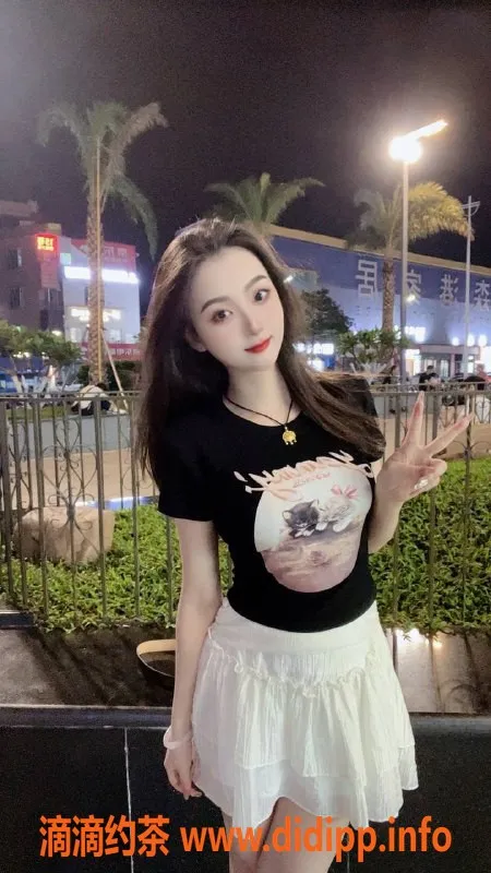 深圳楼凤-福田20岁美女，身高166，36B，1000元起