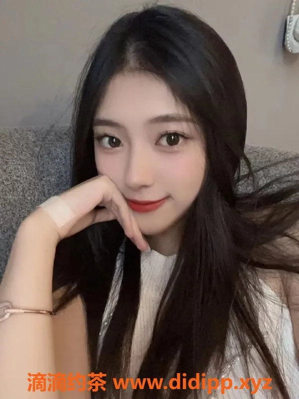 上海楼凤-普陀嫩妹姿姿，164CM，45KG，1400元起