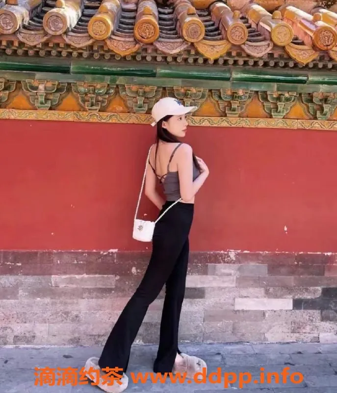 上海楼凤-普陀嫩妹姿姿，164CM，45KG，1400元起