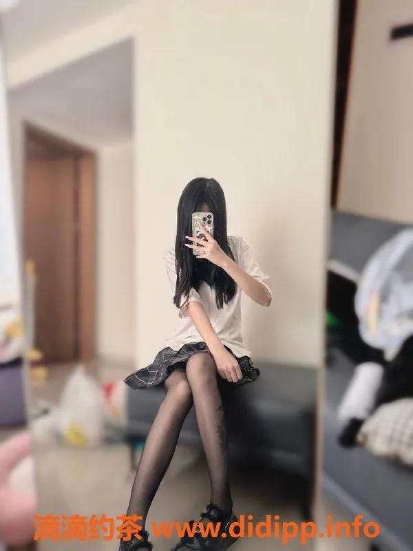 广州楼凤-广州黄埔小雯酱，700元舌吻胸推体验