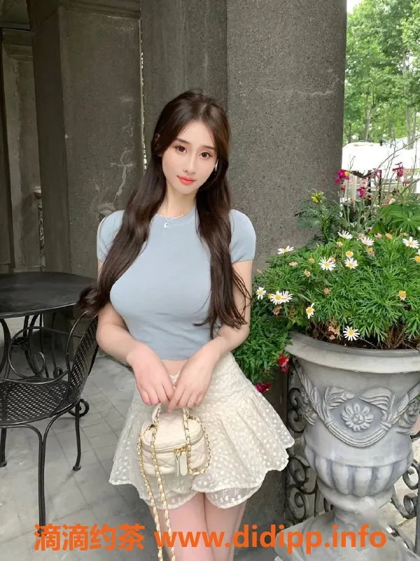 北京楼凤-重庆彩虹糖，24岁清纯女孩，身高162，服务多样