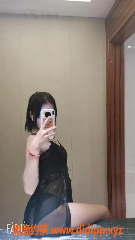 长沙楼凤-雨花区嫩妹琪，19岁165cm，服务700/p