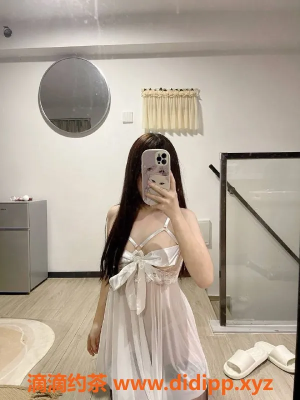 广州楼凤-广州天河小茶酱，700元享蛇吻服务