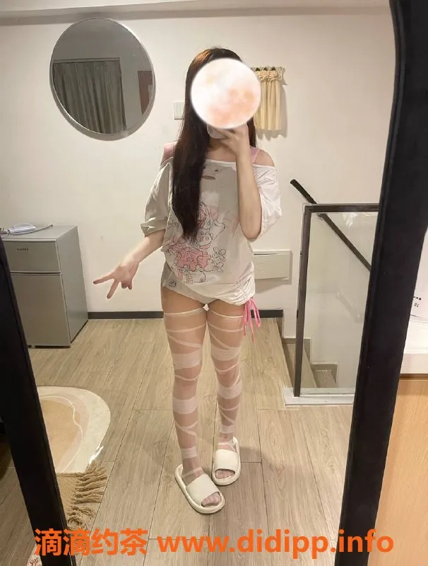 广州楼凤-广州天河小茶酱，700元享蛇吻服务