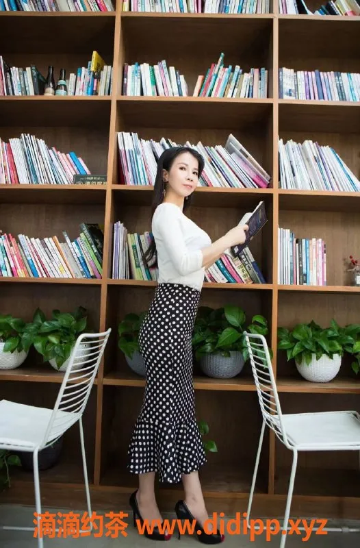 深圳楼凤-龙岗坂田小小，专业环保服务，回味无穷