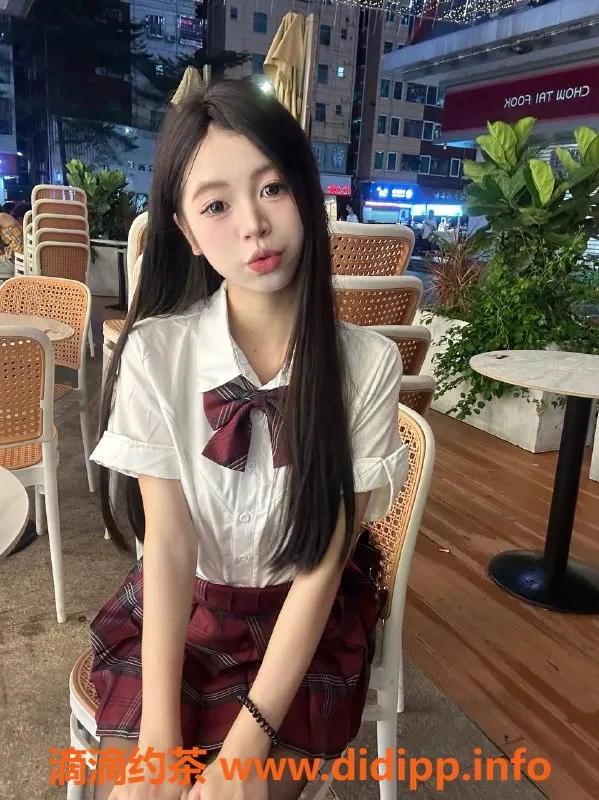 深圳楼凤-龙华19岁C围嫩妹，身高165，私约价1000起