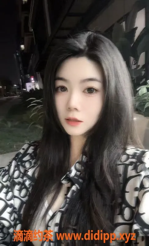 深圳楼凤-宝安中心云云26岁 43kg胸围36C送女友般服务