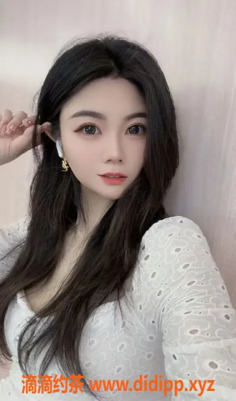 深圳楼凤-宝安中心云云26岁 43kg胸围36C送女友般服务