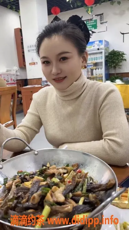 北京楼凤-朝阳区小然然：丝袜高跟制服体验，1000起步