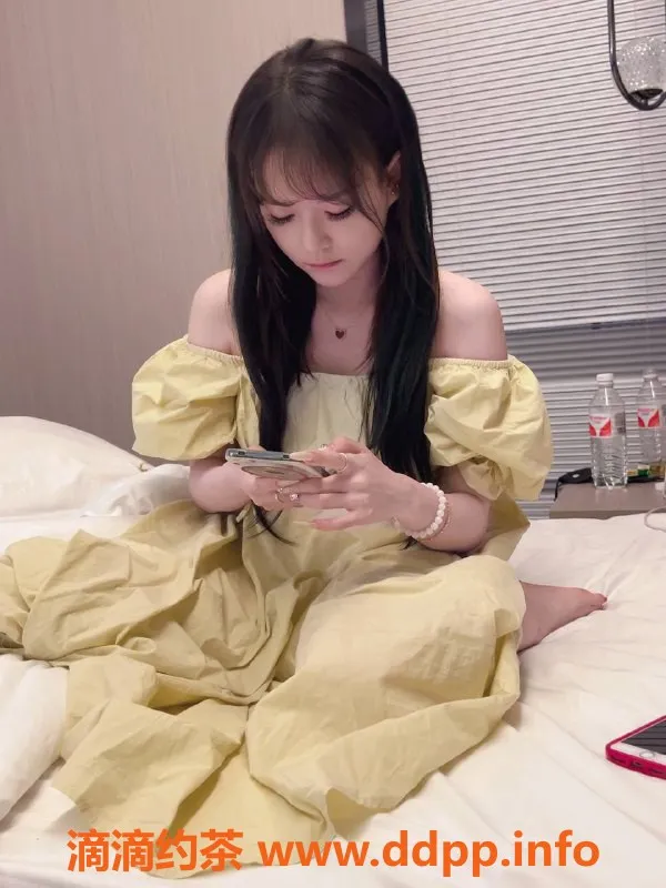 北京楼凤-重庆美女琳琳，160身高85体重，20岁优雅淑女