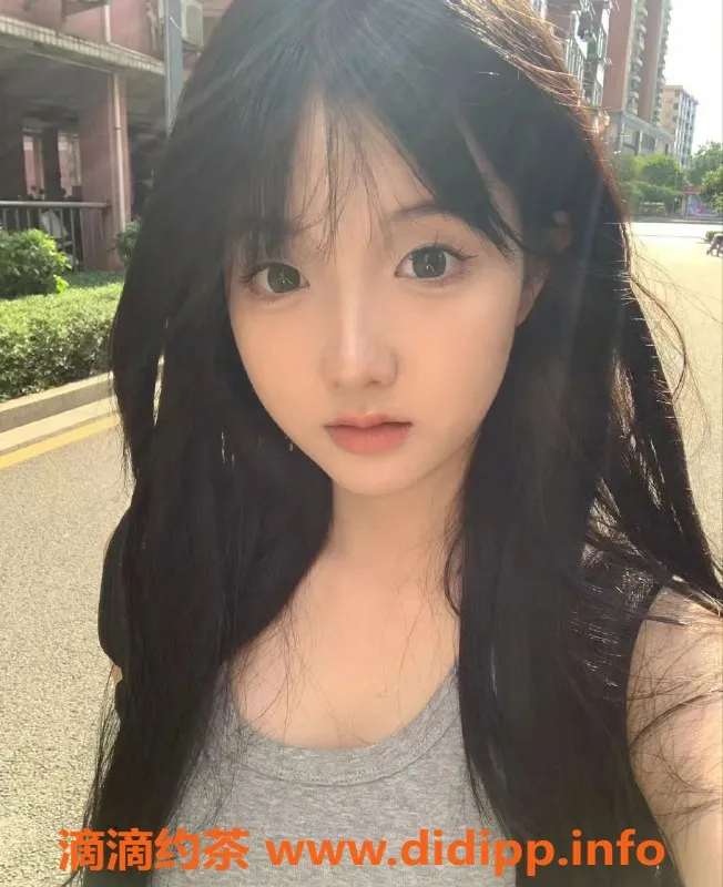 深圳楼凤-深圳龙华小新，嫩妹大胸高颜值，私聊咨询