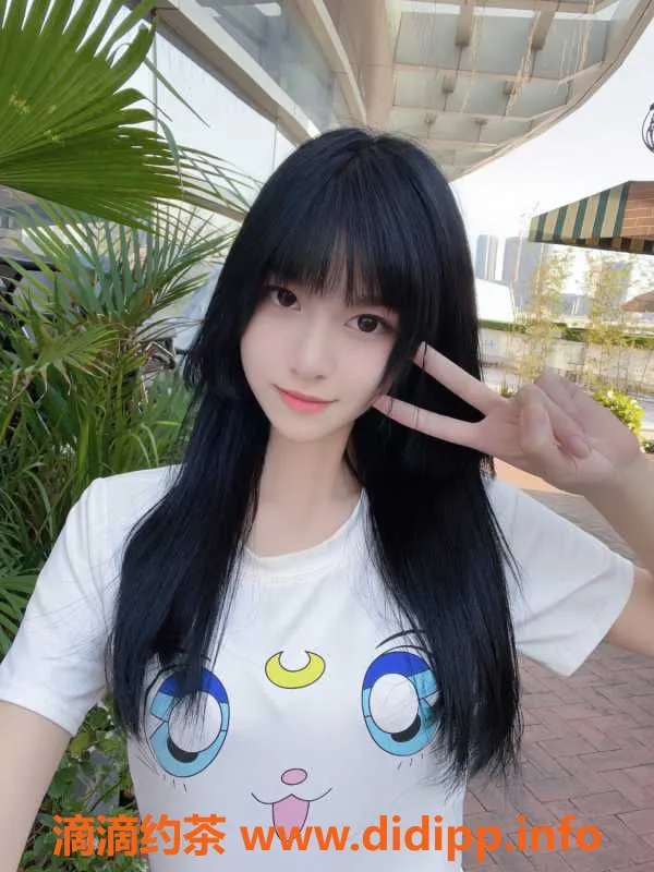 广州楼凤-19岁在读大学生菲菲，168cm, 36C，500元一次