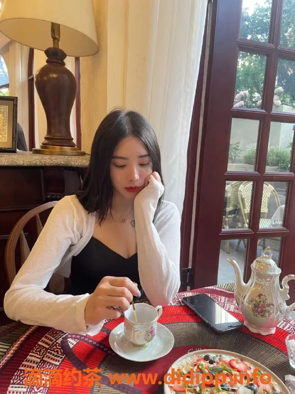 重庆楼凤-兰兰 黄泥磅 4p 三通服务等你体验