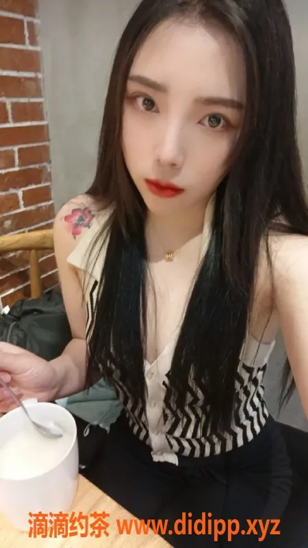 重庆楼凤-兰兰 黄泥磅 4p 三通服务等你体验