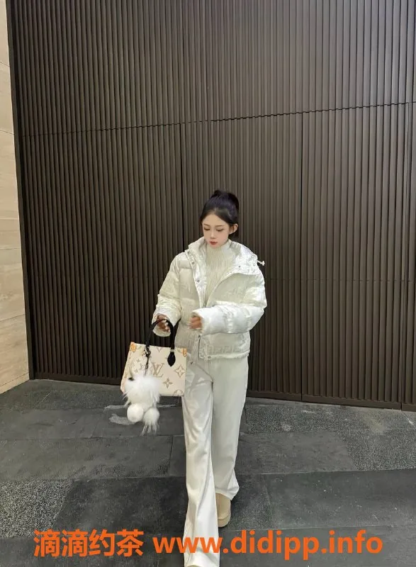 广州楼凤-广州天河夏浅浅，900元胸推臀推服务等你体验！