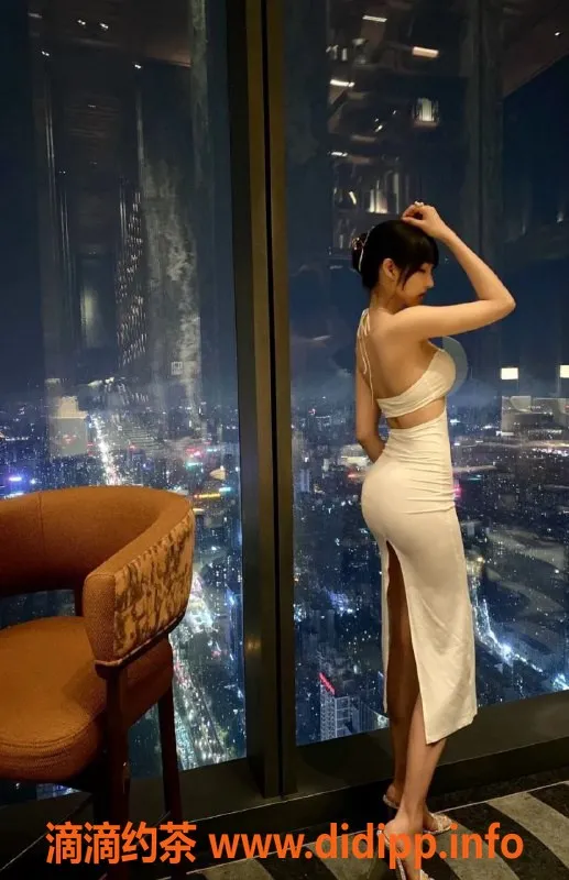 杭州外围-杭州小瓶子，颜值高，身材火辣，1298元陪浴服务