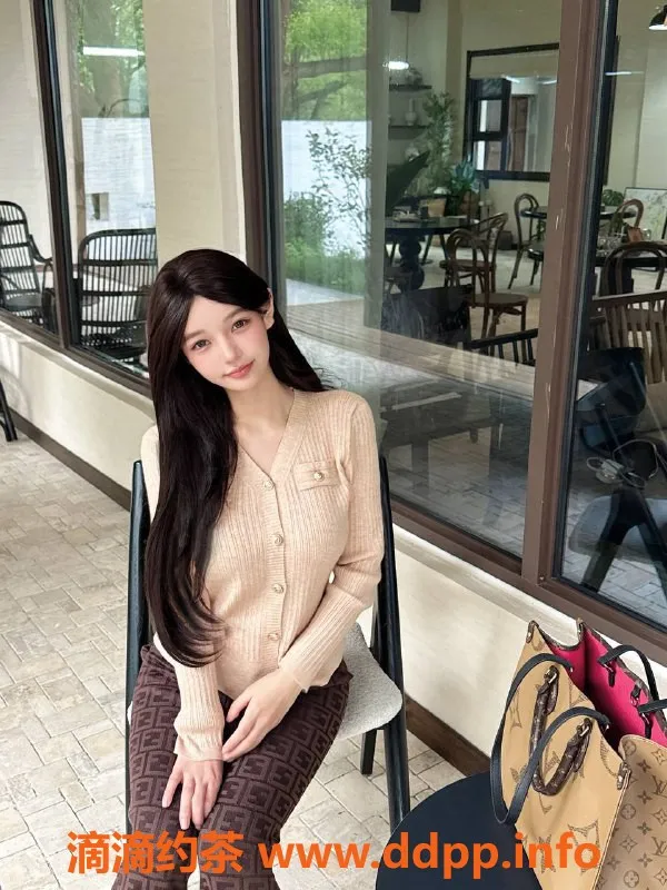 广州楼凤-广州天河桃子味，1800元嫩妹舌吻服务