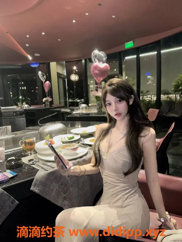 广州楼凤-广州天河桃子味，1800元嫩妹舌吻服务