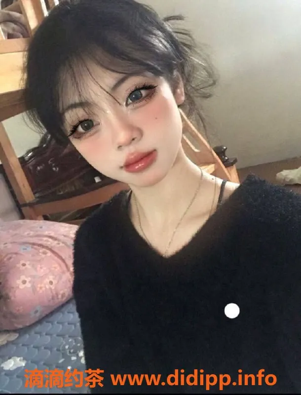 广州楼凤-广州天河嫩妹苏晨曦，750元体验舌吻服务