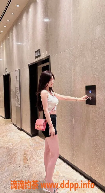 上海楼凤资源信息,徐汇何语微微，身高167，价格1200p起