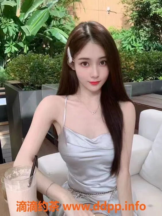 北京楼凤-朝阳小白兔，25岁女友感服务，性感34C魅力