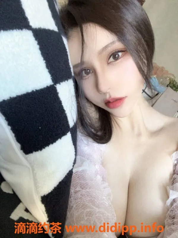 北京楼凤-丰台性感小美女米琪，24岁162cm，价1000