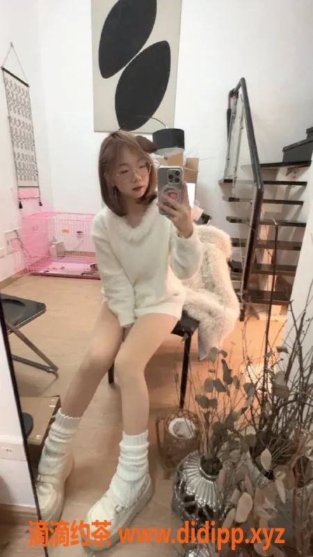 杭州楼凤-上城月儿嫩妹，69互舔服务超值体验