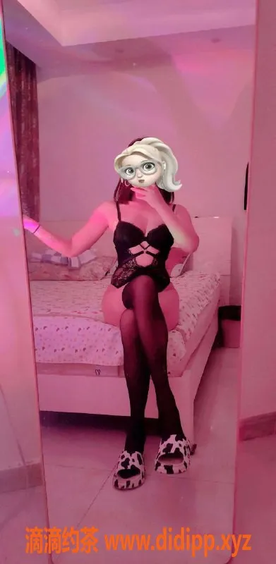 成都楼凤资源信息,武侯区26岁蜜桃，身高170，110斤，体验女友感服务