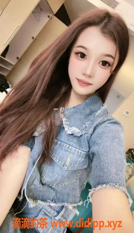 东莞楼凤-大朗萱萱，18岁155cm，清新诱惑