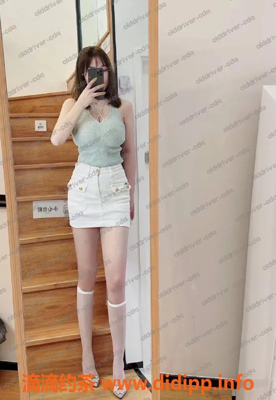 成都楼凤-成华区林冉冉，24岁D罩杯，享受700p多种服务