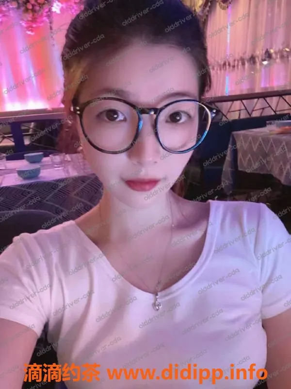 成都楼凤-小七，21岁，159cm，92斤，600p共浴服务，武侯区红牌楼