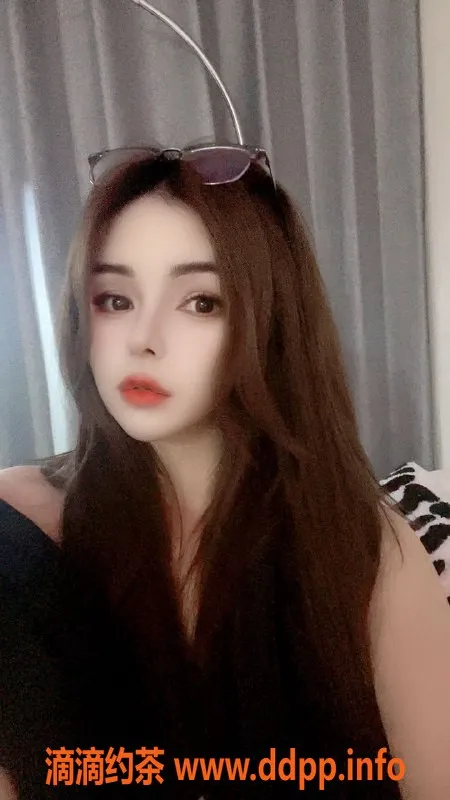 杭州楼凤-杭州中乌混血Lisa，性感尤物165cm D罩，1200元起