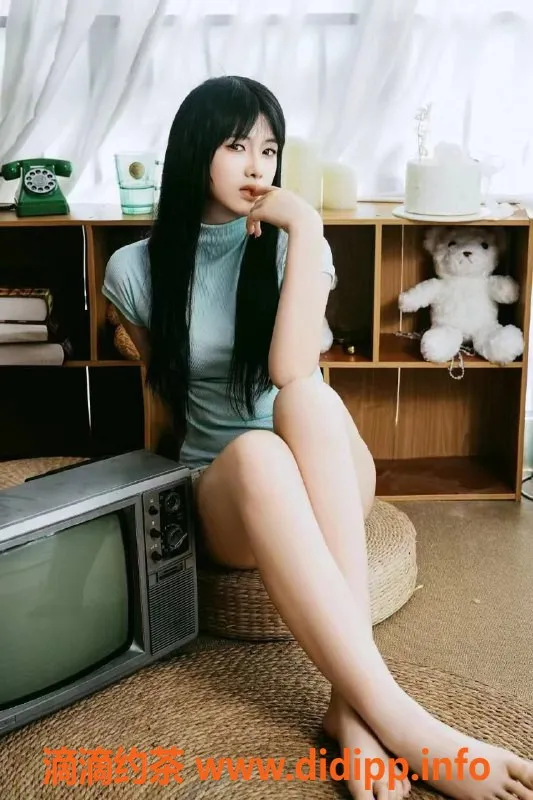 深圳楼凤-龙华区兮兮老师，蛇吻服务只需1000元