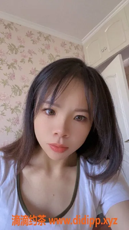 西安楼凤-高新萌萌，4p只需1400，兼职小少妇等你！