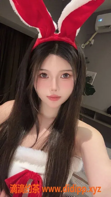 长沙楼凤-开福区20岁新人椰子，165/106，600p诱惑服务